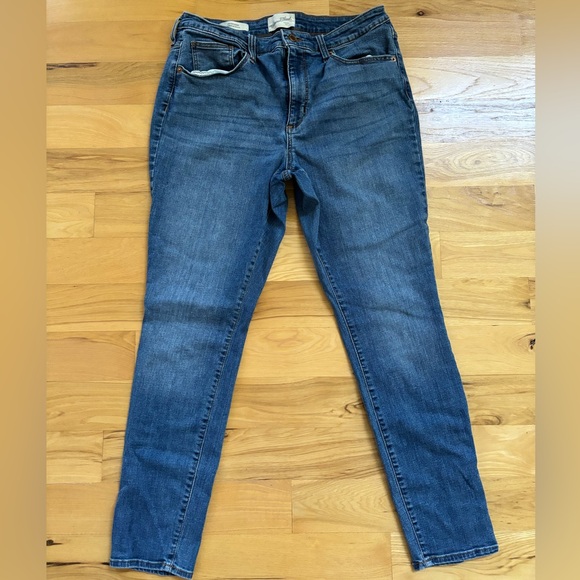Universal Thread High Rise Skinny Jean - Picture 2 of 5